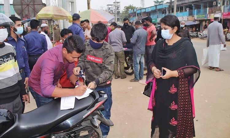 মৌলভীবাজারে মাস্ক পরা নিশ্চিতে ২০ স্থানে মোবাইল কোর্ট