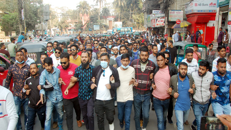 বিএনপির সমাবেশে সিলেট জেলা ও মহানগর ছাত্রদলের বিক্ষোভ মিছিল সহকারে যোগদান