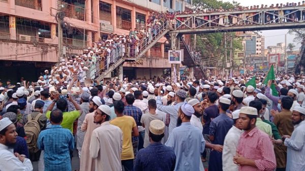 নিরীহ মুসলমানদের হত্যা করে সরকার ইসলামের বিরুদ্ধে অবস্থান নিয়েছে:  হেফাজত