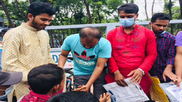 শাহজালাল মহাবিদ্যালয়ের ব্যতিক্রমী উদ্যোগে সাবেক ও বর্তমান শিক্ষার্থীদের পক্ষ থেকে ঈদ উপহার