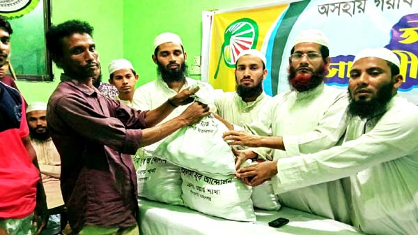 লকডাউনে ক্ষতিগ্রস্থ মানুষের পাশে রয়েছে যুব আন্দোলন: ডা. রিয়াজ