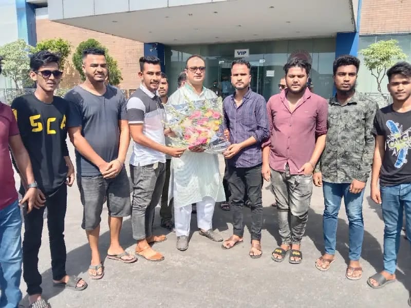 টিলাগড় ক্লাবের নব নির্বাচিত সভাপতি কাউন্সিলর আজাদকে ছাত্রলীগ নেতা জাবেদের সংবর্ধনা