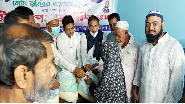 দক্ষিণ সুরমায় যুক্তরাজ্য প্রবাসী মুহিবুর রহমান মুক্তার পক্ষ থেকে ঈদ উপহার বিতরণ