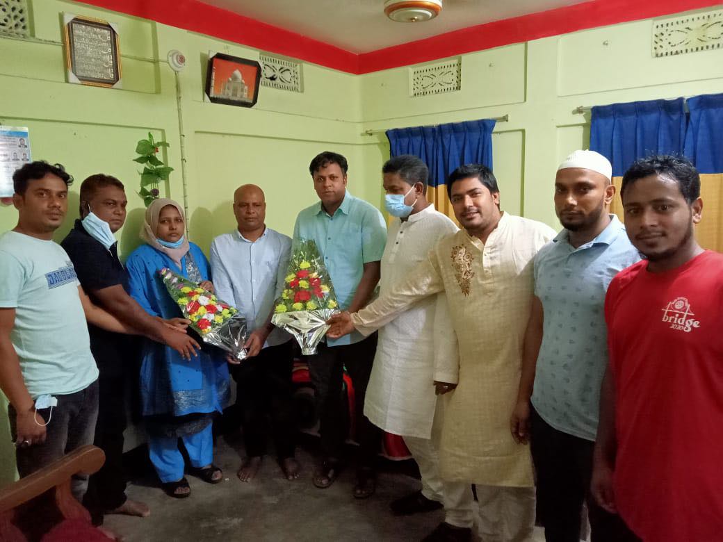 স্বেচ্ছাসেবক দলের নেতৃবৃন্দকে ২৭নং ওয়ার্ড বিএনপির ফুলেল শুভেচ্ছা