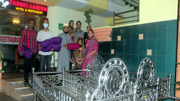 সিলেটের ৩ মসজিদে করাল ও মশারি দিয়েছেন ফারমিস আক্তার
