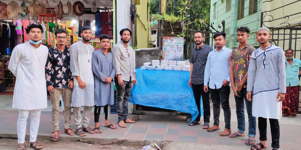 প্রধানমন্ত্রী শেখ হাসিনার জন্মদিনে ছাত্রলীগ নেতা সজিবের উদ্যোগে খাদ্যসামগ্রী বিতরণ