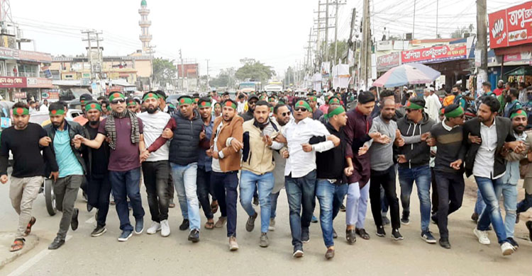 জাতীয় পতাকা মাথায় বেঁধে খালেদা জিয়ার মুক্তির জন্য আমৃত্যু রাজপথে থাকার শপথ সিলেট ছাত্রদলের