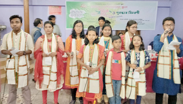নবীন বরণ অনুষ্ঠানে মুক্তাক্ষরের আবৃত্তি পরিবেশন