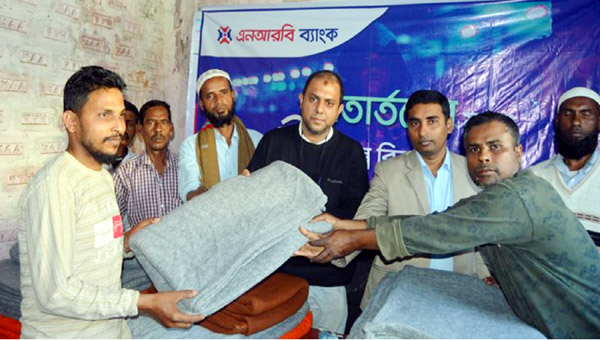 নগরীতে সংবাদপত্র হকারদের মধ্যে এনআরবি ব্যাংকের শীতবস্ত্র বিতরণ