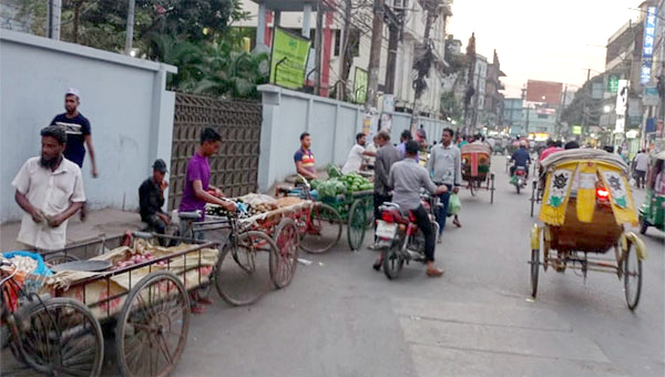 সিলেটে রাস্তার সিংহভাগই ভাসমান ব্যবসায়ীদের দখলে