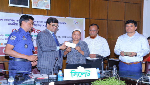 প্রধানমন্ত্রীর তহবিল থেকে ১ লক্ষ টাকা সহায়তা পেলেন সাংবাদিক ছুরত আলী