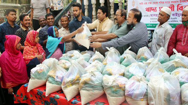 মির্জা সাদ্দাম হোসেনের উদ্যোগে ভাতালিয়ায় খাদ্য সামগ্রী বিতরণ