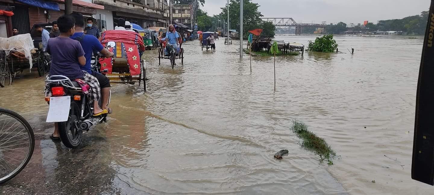 পানিতে ভাসছে সিলেট নগরী