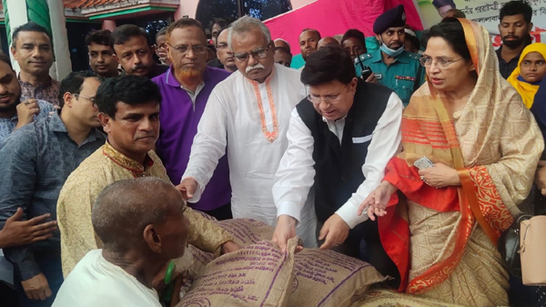 আওয়ামী সরকার সব সময় বন্যার্তদের পাশে আছে: পররাষ্ট্রমন্ত্রী