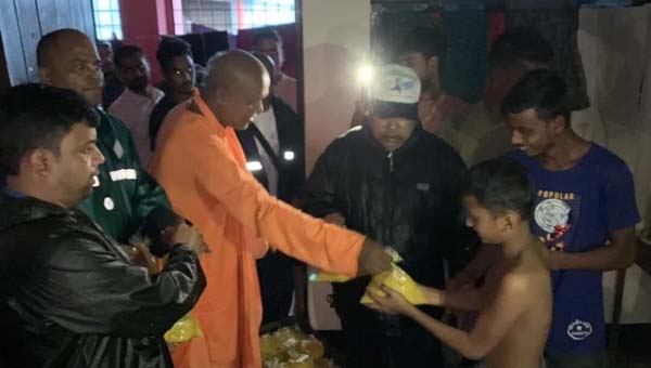 সিলেটে বন্যার্তদের পাশে ইসকন