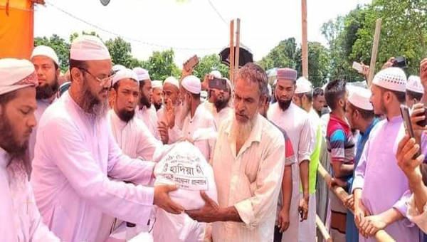 বানভাসী মানুষের পাশে ইসলামী আন্দোলন ছিল, আছে এবং থাকবে ইনশাআল্লাহ: শায়েখে চরমোনাই