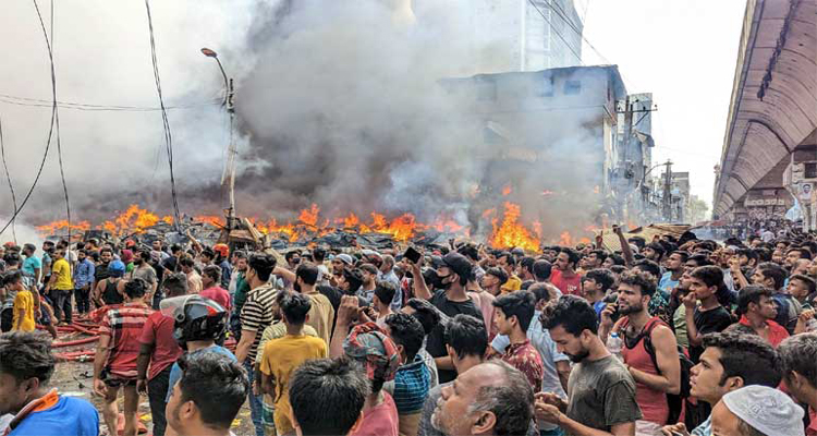 বঙ্গবাজারে আগুনে পাঁচ হাজার দোকান ক্ষতিগ্রস্ত