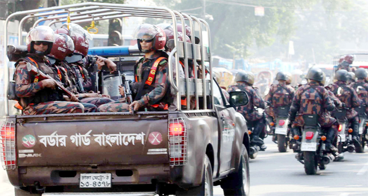 মোড়ে মোড়ে পুলিশ, র‍্যাব, বিজিবি