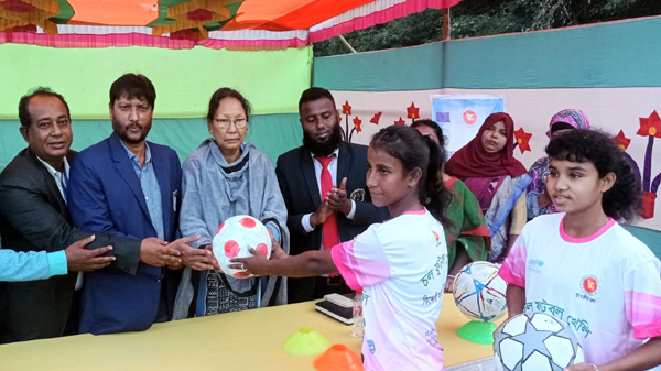 জেলা ভিত্তিক মেয়েদের ফুটবল প্রশিক্ষণ শুভ উদ্বোধন