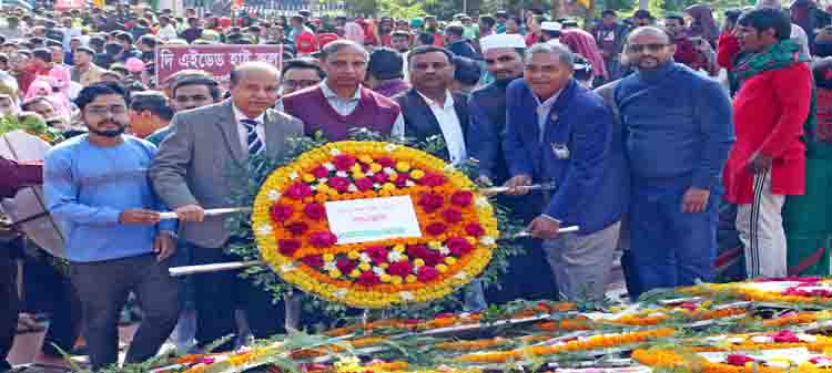 মহান বিজয় দিবসে দি এইডেড হাই স্কুলের শ্রদ্ধাঞ্জলী অর্পন