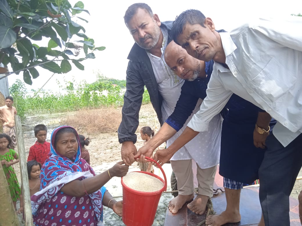 জামালগঞ্জে বন্যায় ক্ষতিগ্রস্থ ৪শ পরিবারে উত্তর ইউপি’র ত্রাণ বিতরণ