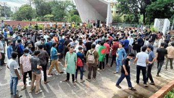 বৈষম্যবিরোধী ছাত্রজনতা, বিএনপি ও জামায়াতের মিছিলে আওয়ামী লীগের নেতাকর্মীদের হামলা, সংঘর্ষ: ৩৬ জনের নামে মামলা