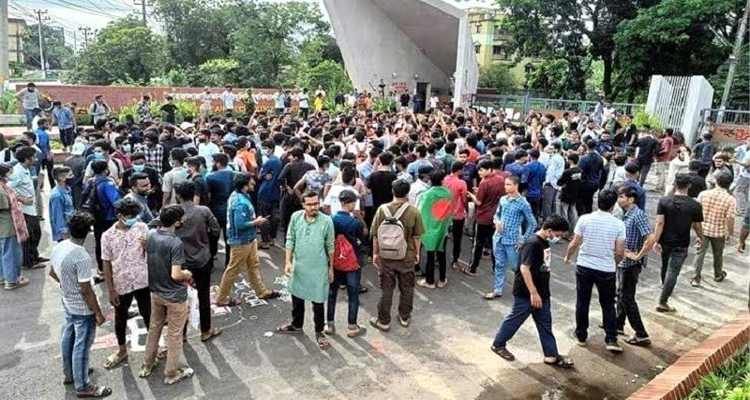 বৈষম্যবিরোধী ছাত্রজনতা, বিএনপি ও জামায়াতের মিছিলে আওয়ামী লীগের নেতাকর্মীদের হামলা, সংঘর্ষ: ৩৬ জনের নামে মামলা