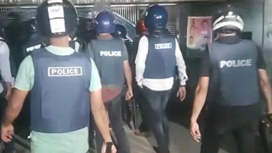 বাঞ্ছারামপুরে আওয়ামীলীগ নেতার বাড়িতে পুলিশের অভিযান