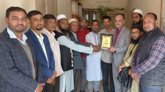 বড়লেখায় উপজেলা স্বাস্থ্য কর্মকর্তাকে টিম ফর কোভিড ডেথের বিদায়ী সংবর্ধনা