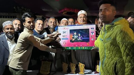 বড়লেখায় ফ্রিজ এন্ড টিভি নাইট মিডিয়ামবার ফুটবল টুর্নামেন্টের পুরস্কার বিতরণ