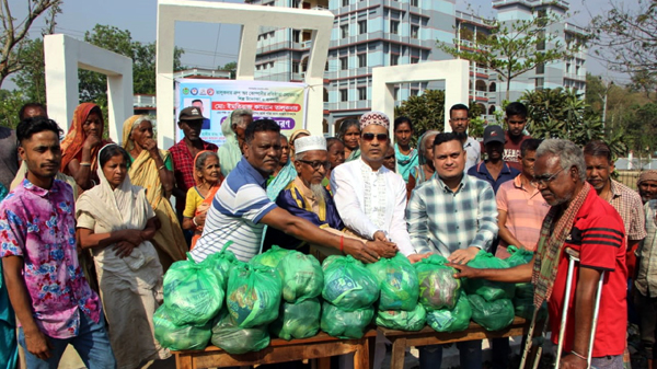 মো: ইমতিয়াজ কামরান তালুকদারের পক্ষ থেকে রমজানের খাদ্য সামগ্রী বিতরণ