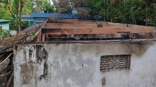 বিয়ানীবাজারে কানাডা প্রবাসী মঞ্জুর আহমেদ’র বাড়িতে আগুনে পুড়লো পাকা টিনসেট ঘর