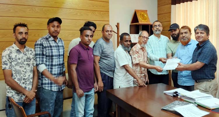 সওজ নির্বাহী প্রকৌশলী বরাবরে লন্ডনী রোড এলাকাবাসীর স্মারকলিপি প্রদান