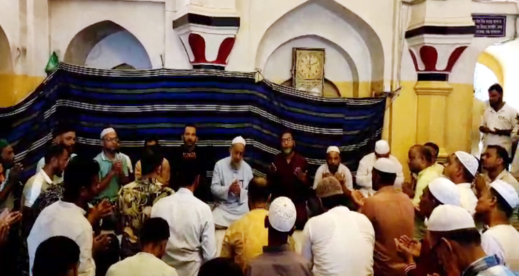 ডা: জুবাইদা রহমানের জন্মদিন উপলক্ষে সিলেট জেলা স্বেচ্ছাসেবক দলের দোয়া