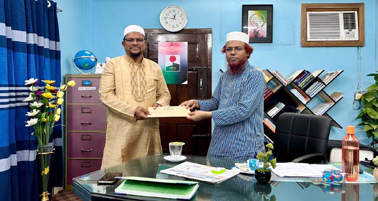 সড়ক দূর্ঘটনায় ক্ষতিগ্রস্থ ব্যক্তিকে চেক হস্তান্তর করলো সাধারণ বীমা কর্পোরেশন
