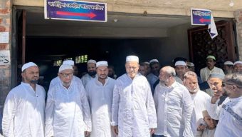 কাজীটুলা মসজিদে জুমার নামাজ আদায় দেশ নিয়ে এখনো ষড়যন্ত্র থামেনি: আরিফুল হক
