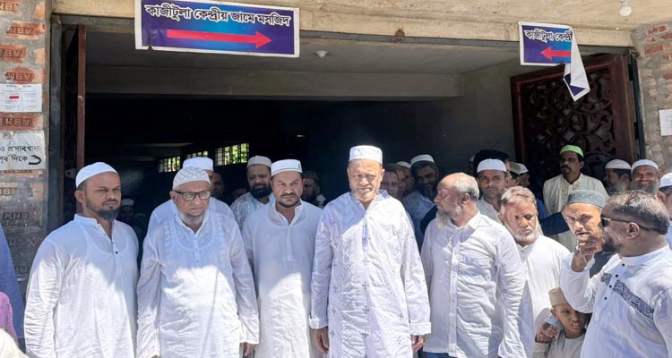 কাজীটুলা মসজিদে জুমার নামাজ আদায় দেশ নিয়ে এখনো ষড়যন্ত্র থামেনি: আরিফুল হক