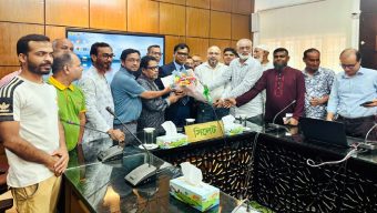 সিলেটের জেলা প্রশাসককে ইলেকট্রনিক্স এসোসিয়েনের ফুলেল শুভেচ্ছা