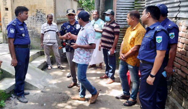 দিরাইয়ে স্বেচ্ছাসেবক লীগ নেতাকে না পেয়ে পরিবারকে হুমকী