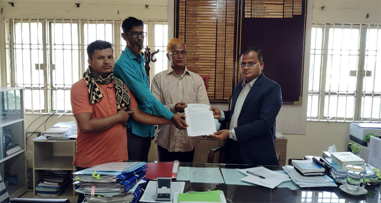 নৃন্যতম মজুরি ও শ্রম আইন বাস্তবায়নে পাঁচ দফা দাবিতে স্মারকলিপি