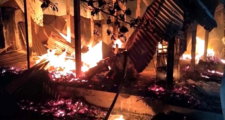 প্রবাসী আওয়ামীলীগ নেতা আজাদ মিয়ার বাড়িতে সন্ত্রাসীদের হামলা, ভাঙ্গচুর-অগ্নিসংযোগ 