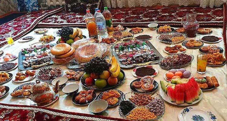 দস্তরখানে খাওয়ার বিধান কী?