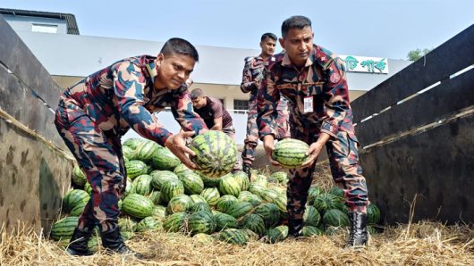মাধবপুরে তরমুজ বোঝাই ট্রাকেই ধরা পড়ল জিরা চোরাচালান