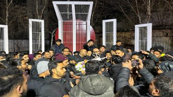 মহান শহীদ দিবসে আলতাব আলী পার্ক শহীদ মিনারে শ্রদ্ধা নিবেদন