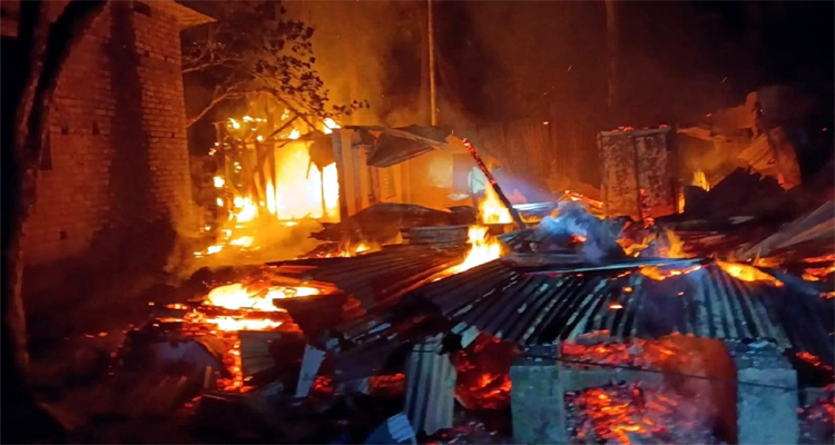 লন্ডন প্রবাসী তোফায়েল আহমদ এর বাড়িতে হামলা, লুটপাট ও অগ্নিসংযোগ