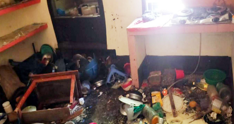 সীতাকুন্ডে ছাত্রলীগ নেতা মোহাম্মদ নুরুল আলমের বাড়িতে হামলা, ভাংচুর