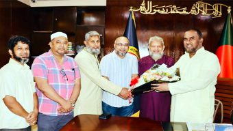 বিসিবি পরিচালক নির্বাচিত হওয়ায় সিসিক প্রশাসককে সিলেট মহানগর ব্যবসায়ী ঐক্য কল্যাণ পরিদের ফুলেল শুভেচ্ছা