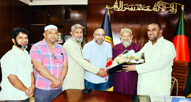 বিসিবি পরিচালক নির্বাচিত হওয়ায় সিসিক প্রশাসককে সিলেট মহানগর ব্যবসায়ী ঐক্য কল্যাণ পরিদের ফুলেল শুভেচ্ছা