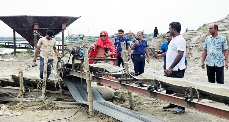 জাফলংয়ে ১০টি ড্রেজার, ৬টি এক্সকেভেটরসহ বিপুল সরঞ্জাম ধ্বংস